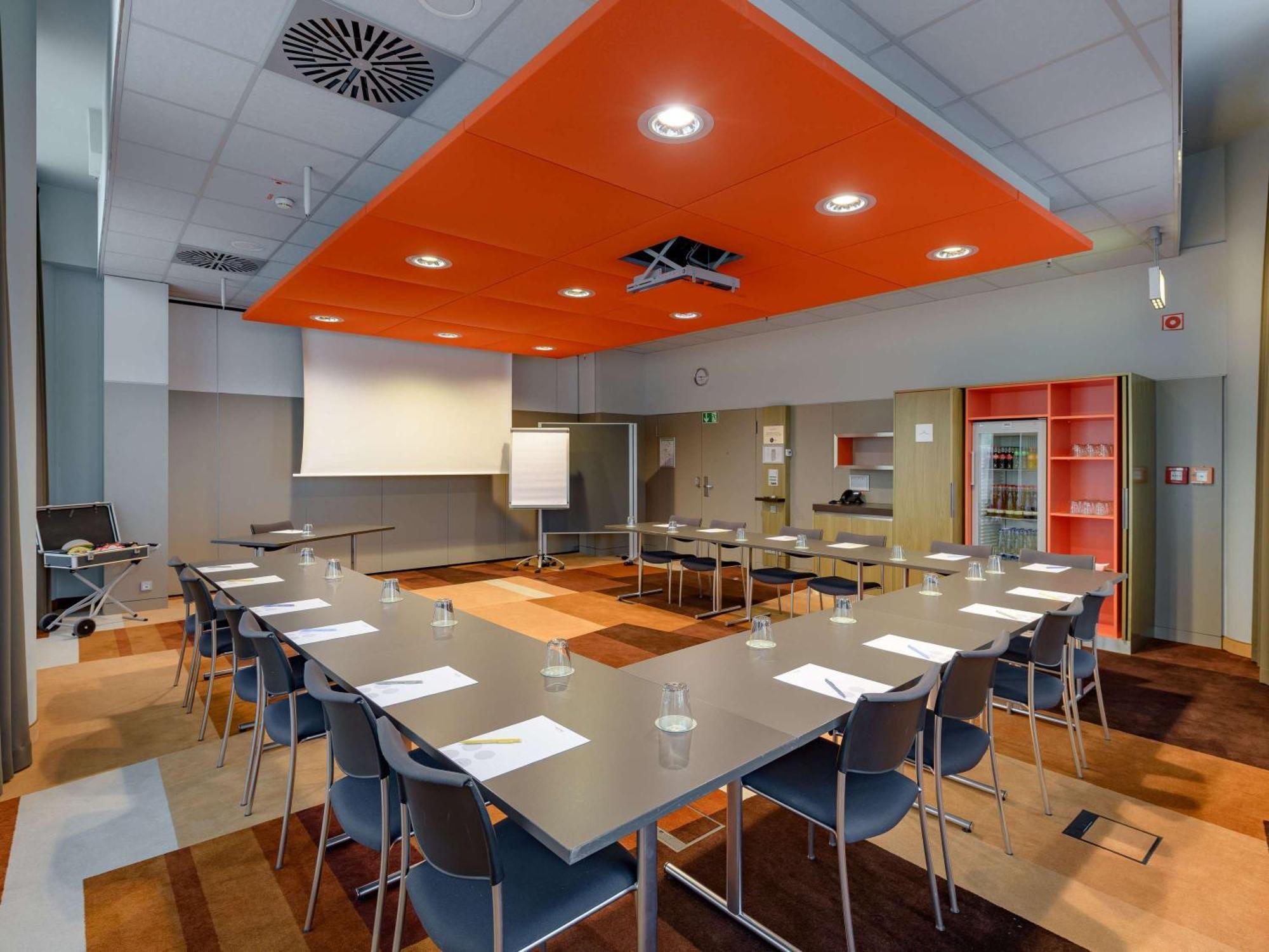 Novotel Muenchen Airport - Newly Renovated 4*